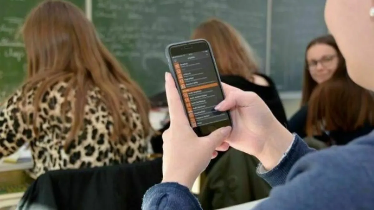 Avusturya okullarda cep telefonunu yasaklıyor