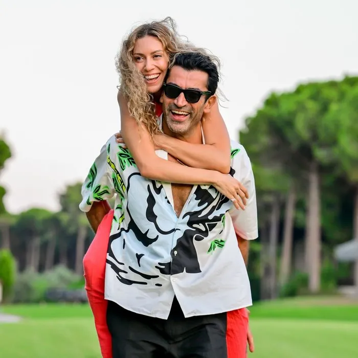 Kenan İmirzalıoğlu ve Sinem Kobal’dan yaz sonu pozu! Görenler mest oldu
