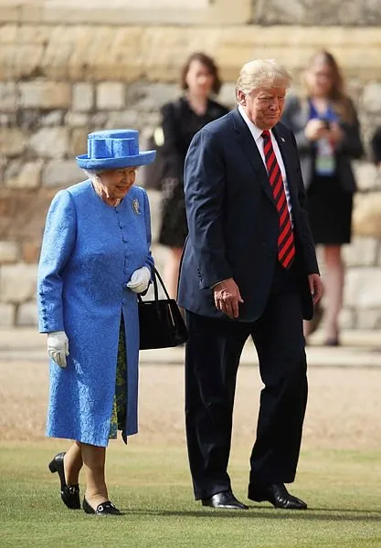 Donald  Trump Kraliçe’yi öfkelendirdi...