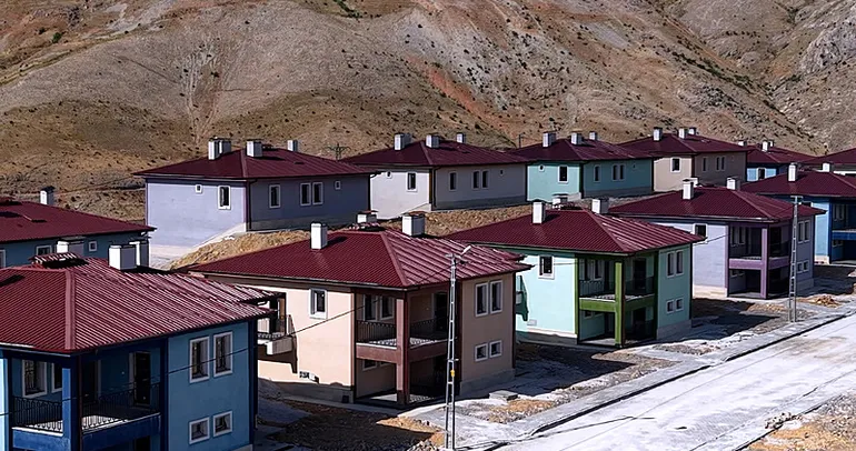 Bakan Kurum, Adıyaman’da yapımı tamamlanan köy evlerini paylaştı: Devlet babalığından fazlasını yaptı