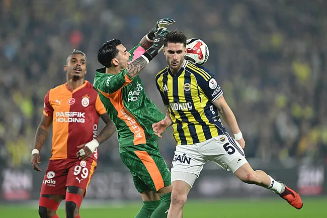 son-dakika-haberi-fenerbahce-galatasaray-derbisinde-kazanan-yok-1764617657354.jpeg