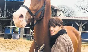 Tasarımlarında atının ismini kullandı