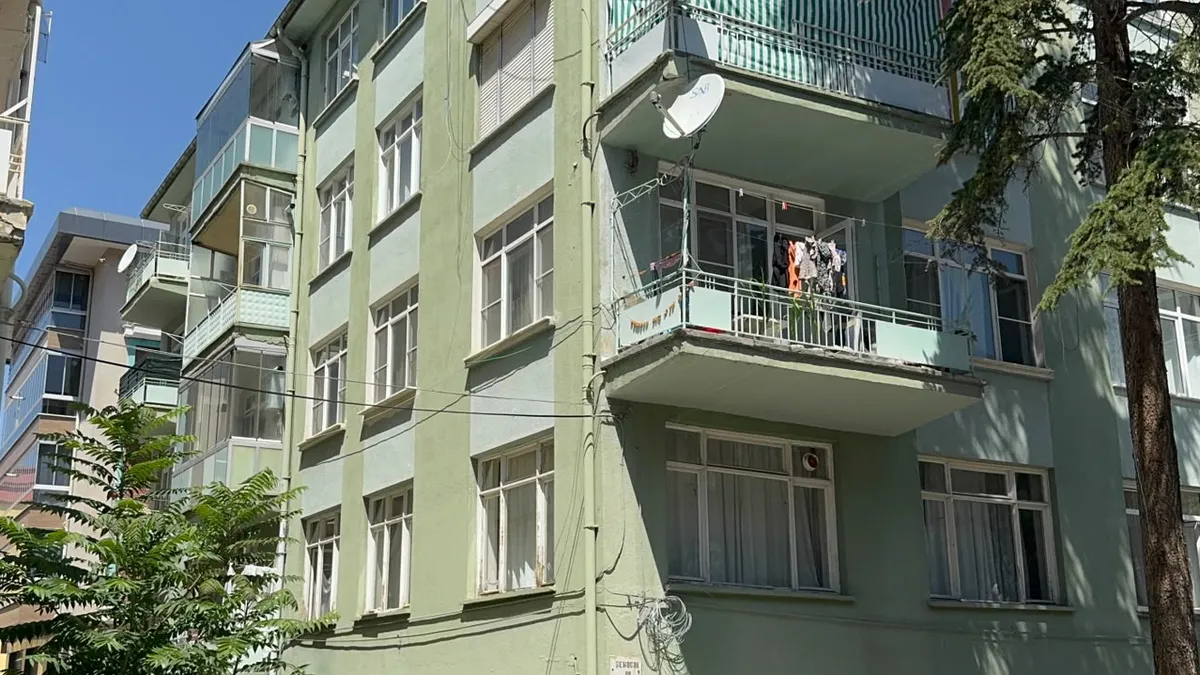 Konya’da kiracı, aidat nedeniyle tartıştığı apartman yöneticisini bıçakladı Konya’da kiracı, aidat nedeniyle tartıştığı apartman yöneticisini bıçakladı