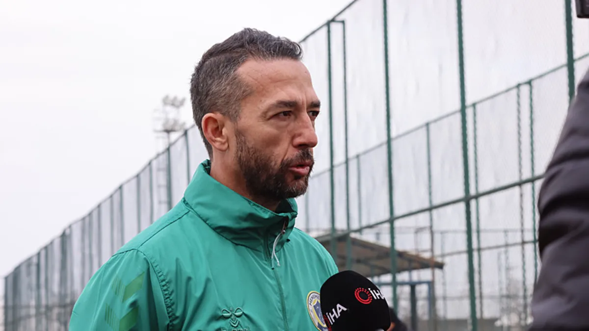 Bilal Kısa’dan Fenerbahçe ve Galatasaray itirafı: “Önde görüyorum” Bilal Kısa’dan Fenerbahçe ve Galatasaray itirafı: “Önde görüyorum”