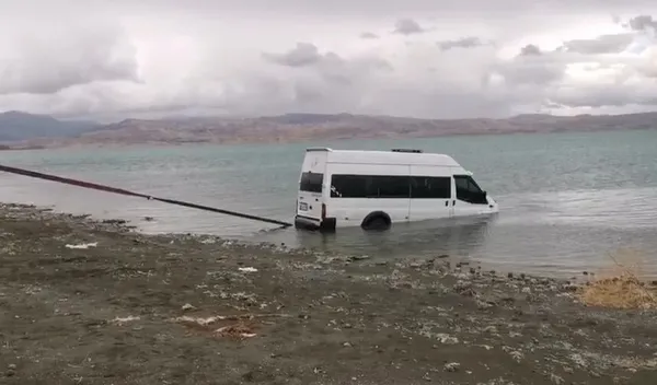 minibus-ercek-golune-dustu-1-yarali-1791041667368.jpg