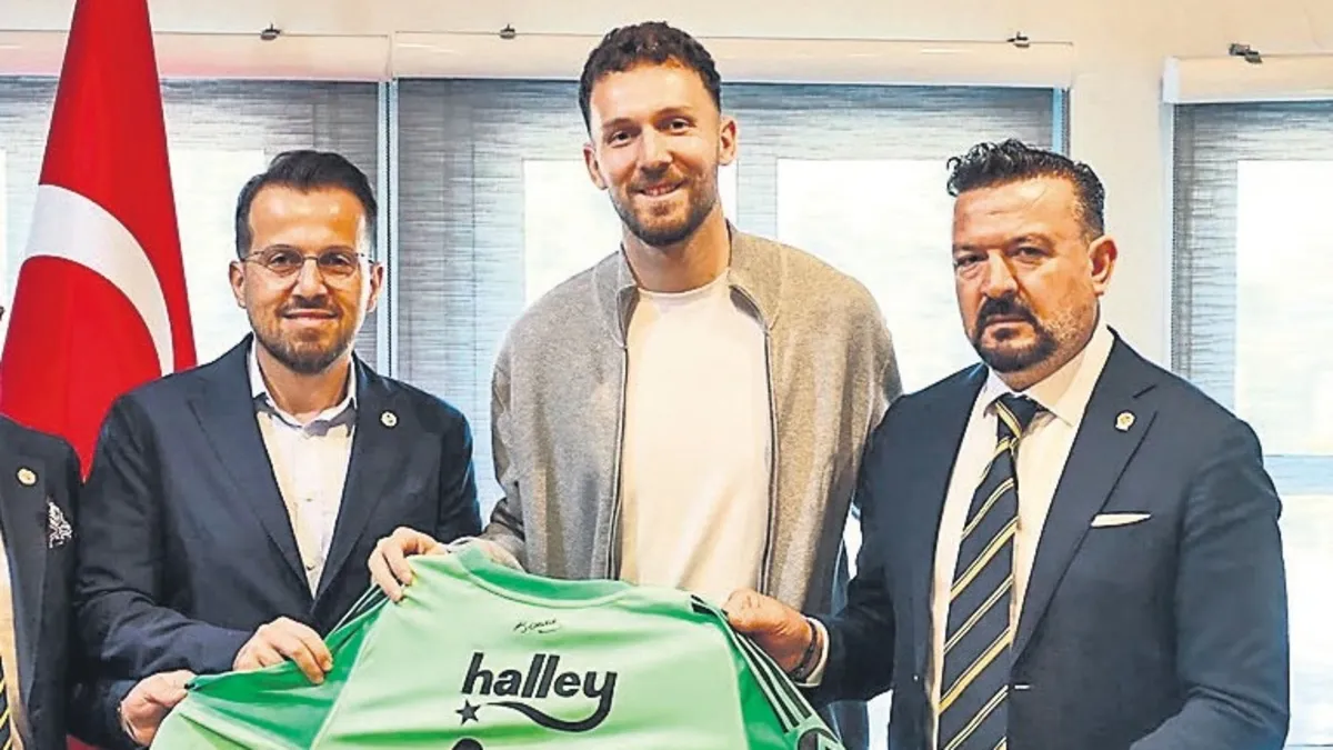 Fenerbahçe, Tarık Çetin ile 3 yıllık yeni sözleşme imzaladı