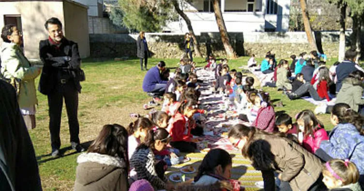 İslahiye’de öğrencilerden hediye