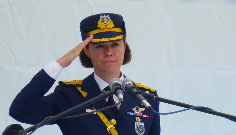 Türk Hava Kuvvetleri’nin ilk kadın filo komutanı Binbaşı Esra Özatay oldu