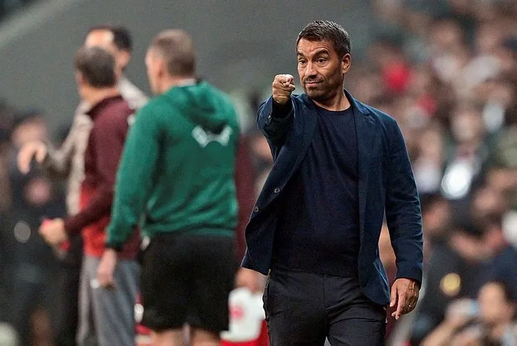 SON DAKİKA HABERLERİ: Giovanni Van Bronckhorst’tan Beşiktaş taraftarına olay tepki: Tekrar stadyuma gelmesinler