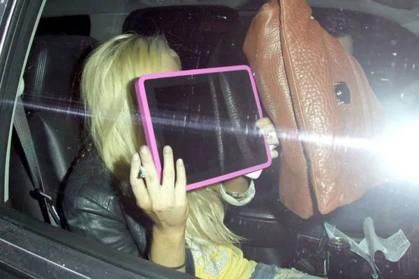 Paparazziden gizlenen ünlüler