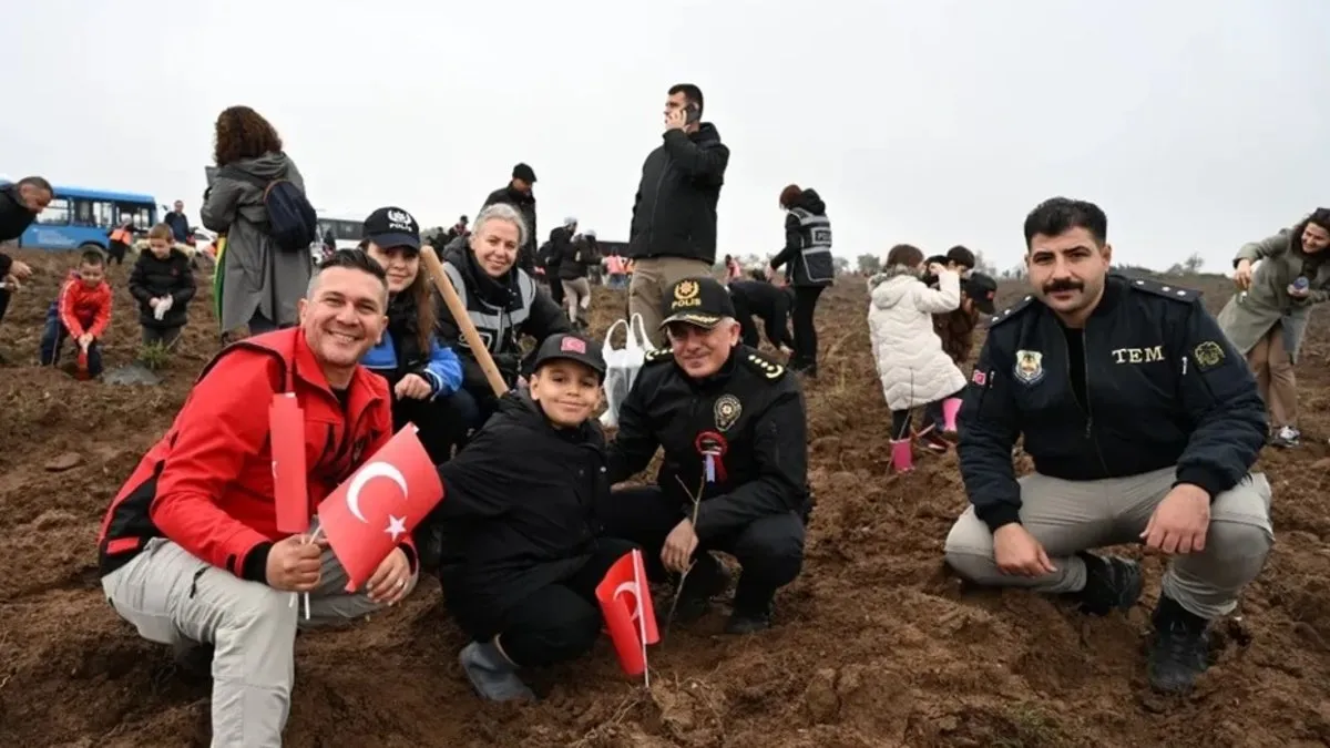 Emniyet müdürlerinin fidan seferberliği – Yaşam Haberleri Emniyet müdürlerinin fidan seferberliği – Yaşam Haberleri
