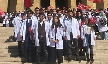 Kayseri’de okuyan tıp öğrencileri Anıtkabir’i ziyaret etti