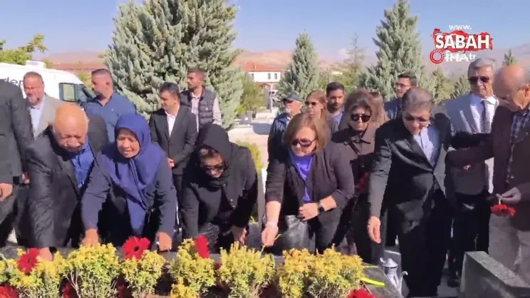 Neşet Ertaş, mezarı başında anıldı | Video