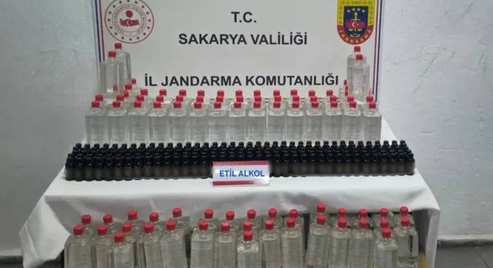 jandarmadan-sahte-alkole-darbe-50-bin-litre-sahte-alkol-ele-gecirildi-1736399139968.jpg