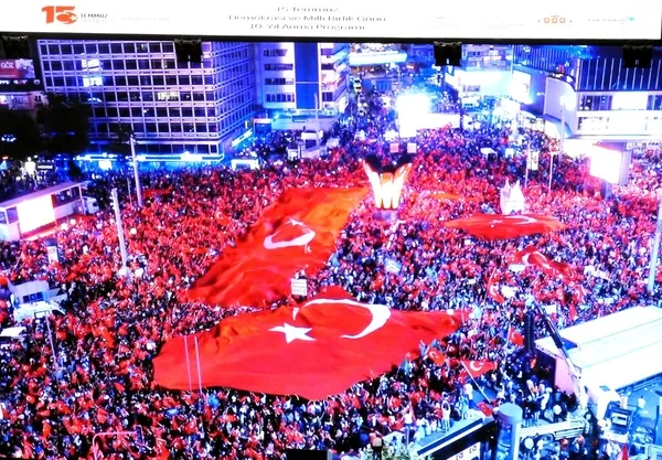 sehit-ve-sahit-programinda-duygusal-anlar-demokrasi-ve-milli-birlik-gunu-anisina-program-duzenlendi-1783791846805.jpg