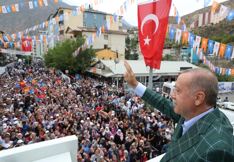Başkan Erdoğan'a Rize ve Trabzon'da vatandaşlardan yoğun ilgi