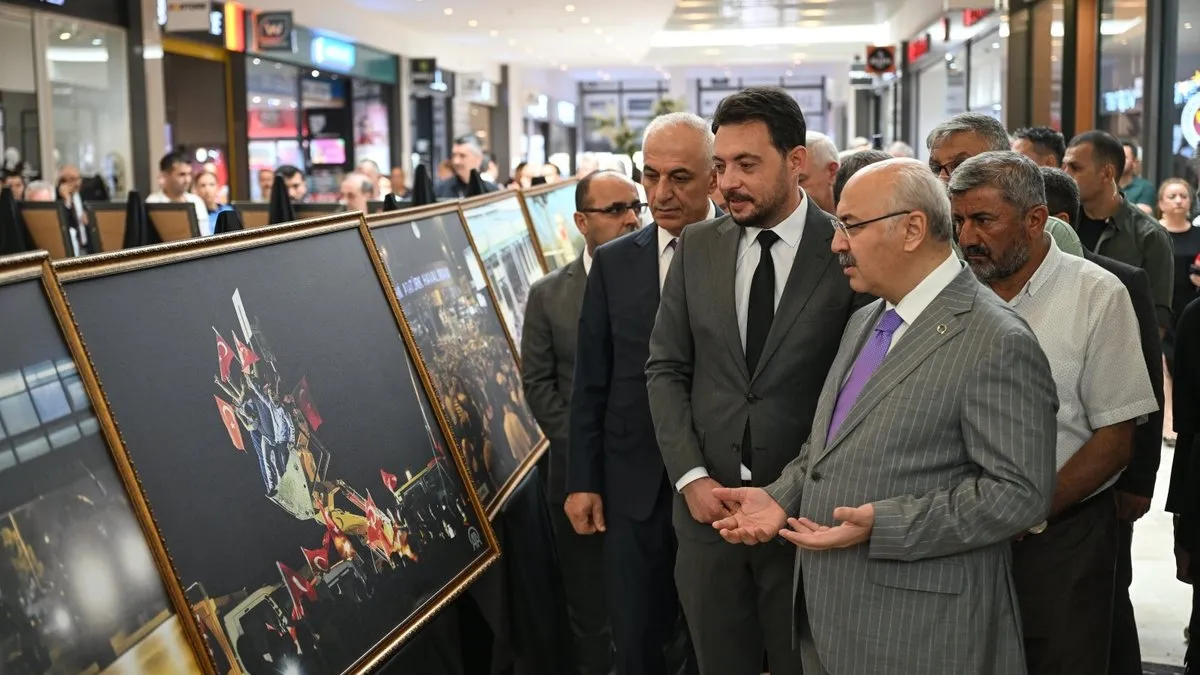15 Temmuz Fotoğraf Sergisi Adana’da açıldı