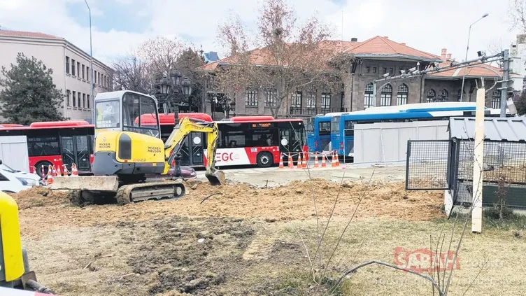 Mansur Yavaş’ın açtığı meydan çöktü! Ankaralılar isyan etti: Kaldırım bile yapamıyor