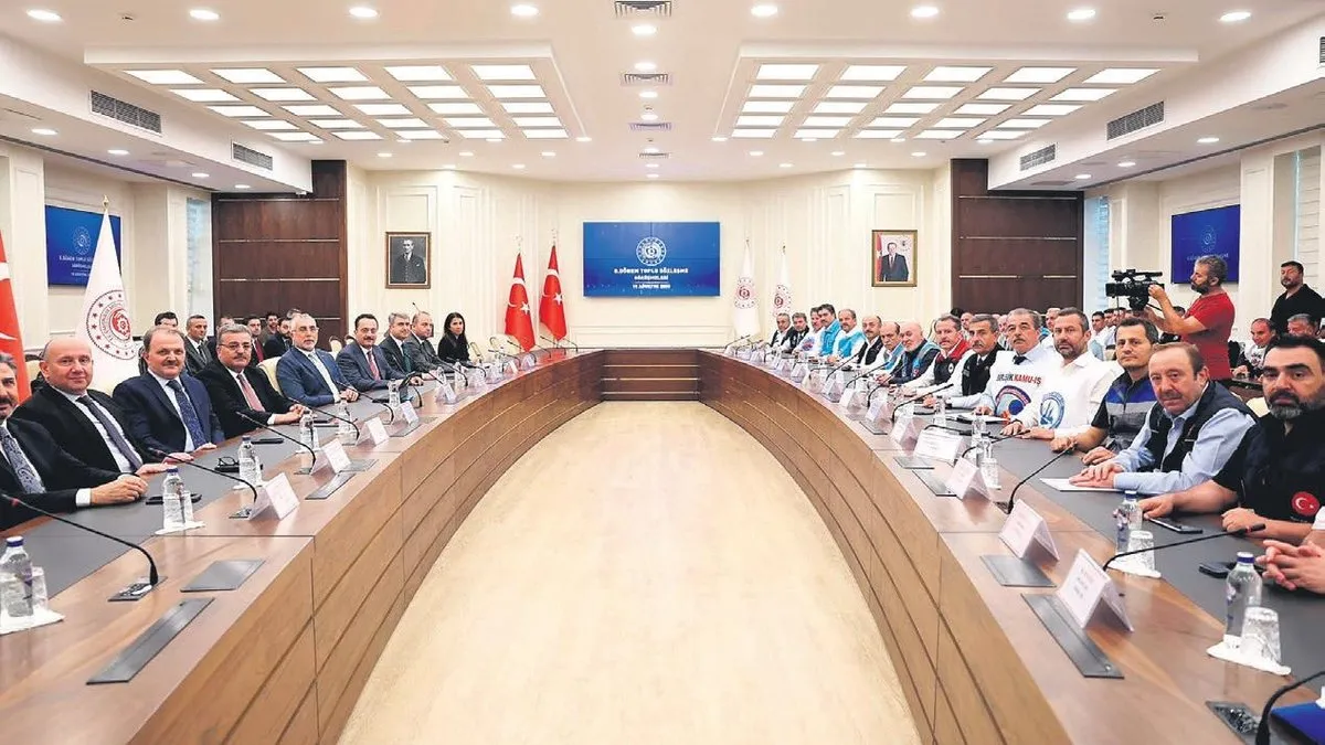 Hükümet memur ve memur emeklileri için son teklifini yaptı: 2026 için yüzde 11+7 zam