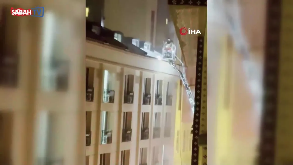 Esenyurt’ta otel yangını! Otelde konaklayan vatandaşlar, itfaiye ekipleri tarafından çıkarıldı | Video videosunu izle Esenyurt’ta otel yangını! Otelde konaklayan vatandaşlar, itfaiye ekipleri tarafından çıkarıldı | Video videosunu izle