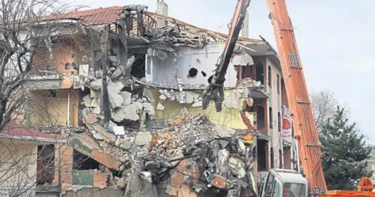 Depremde hasar gören 151 bina yıkıldı