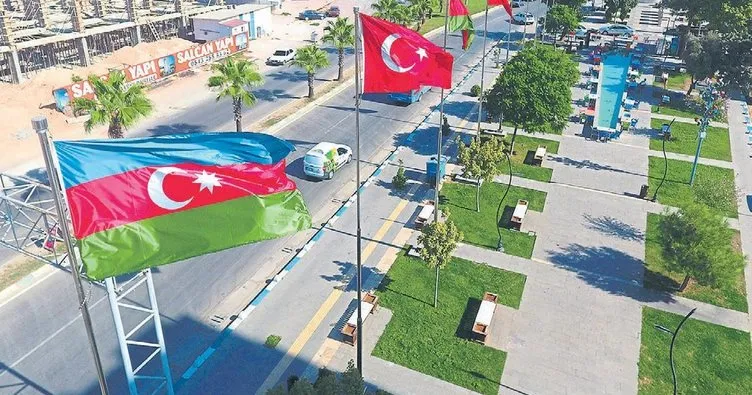 Sarıçam Azerbaycan bayrakları ile donatıldı