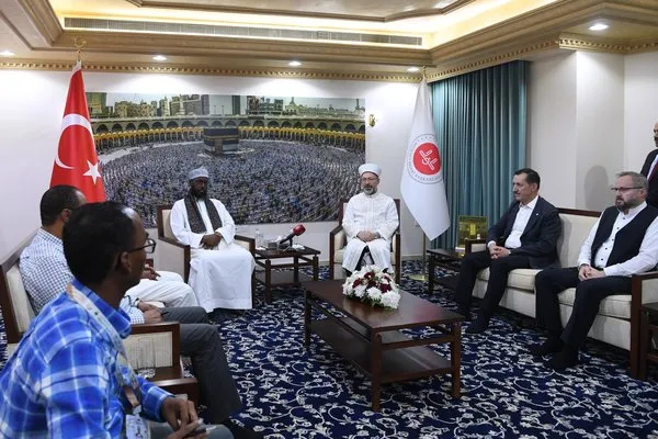 somali-islam-isleri-ve-vakiflar-bakani-robowdan-diyanet-isleri-baskani-erbasa-ziyaret-1749398928207.jpg