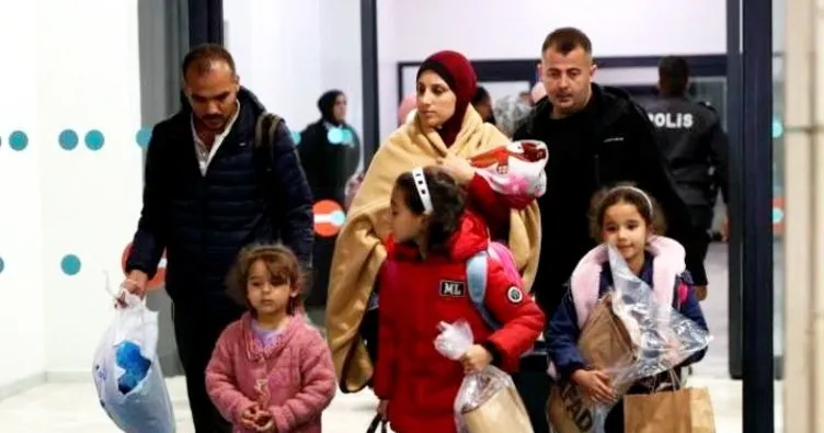 Gazze’den tahliye edilen 87 kişi Türkiye’ye getirildi