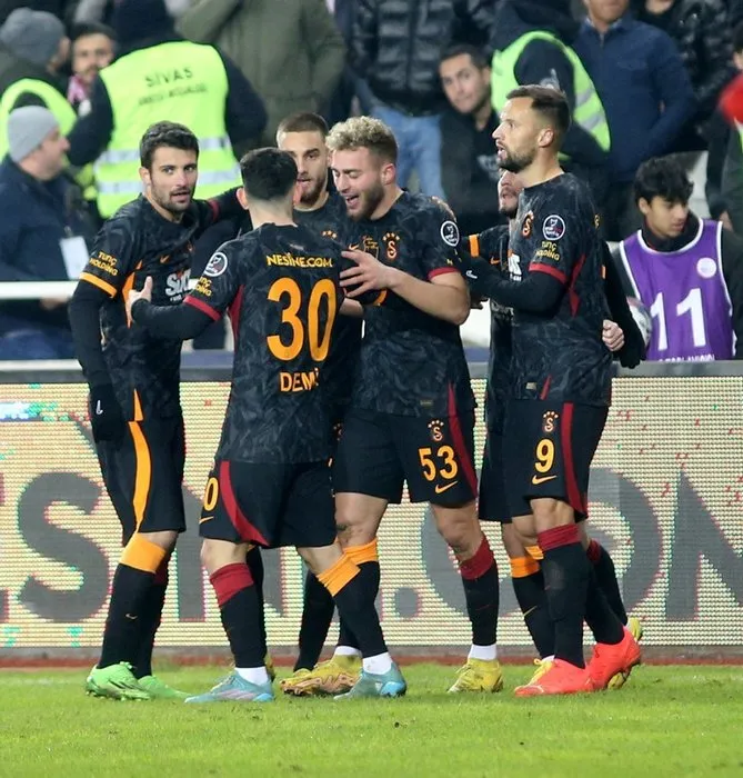 Son dakika haberi: Galatasaray’da ilk ayrılık kesinleşti! Yıldız isme takım aranıyor...