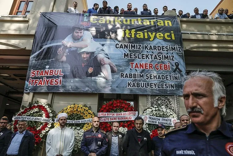 Şehit itfaiyeci Taner Çebi için İstanbul İtfaiyesi'nde tören düzenlendi