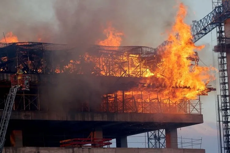 İzmir’de gökdelen inşaatında yangın