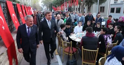 Erzincan’da 2 bin 500 kişi sokak iftarında bir araya geldi