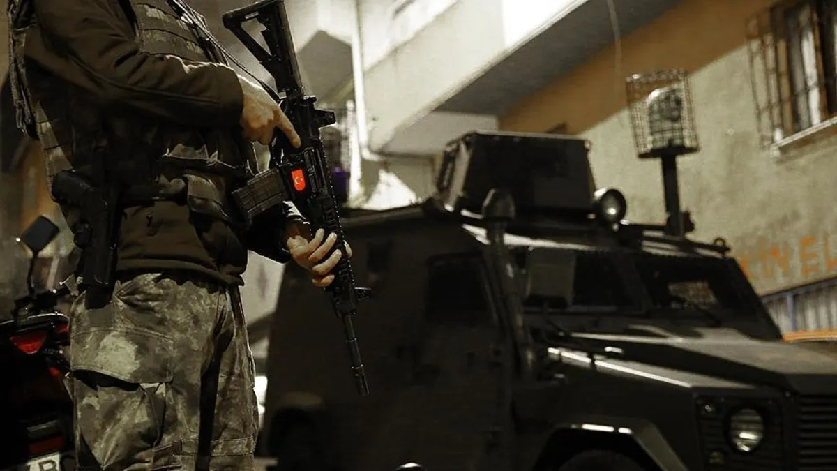 İstanbul’da DEAŞ operasyonu: 14 şüpheliden 5’i tutukland İstanbul’da DEAŞ operasyonu: 14 şüpheliden 5’i tutukland