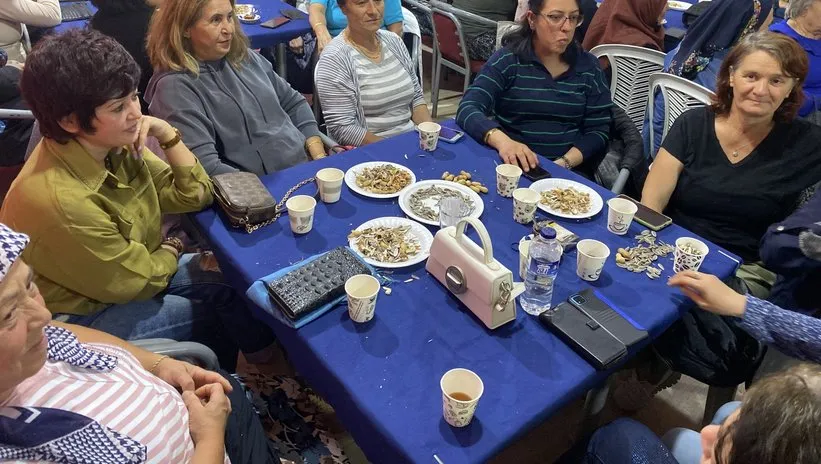 Erkekler çekiliyor, lokalde şenlik var! Seyitgazi’de sıra kadınlarda