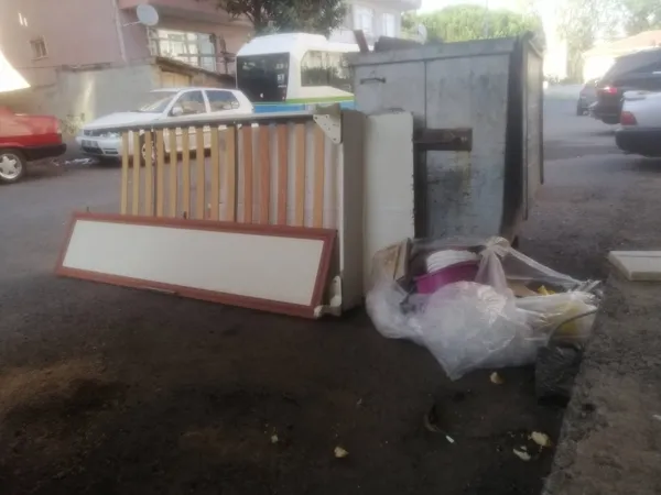 chpli-belediyede-cop-manzarasi-avrupa-sehriyiz-diyorlar-vatandas-isyani-1787061649542.jpeg