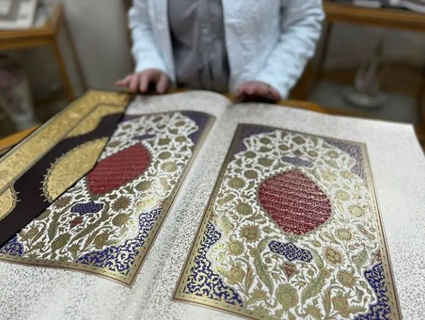hattat-huseyin-kutlu-istanbul-mushafi-projesi-ile-mushaf-sanatlari-tarihine-yeni-bir-bakis-acisi-kazandirdi-1744998934289.jpg