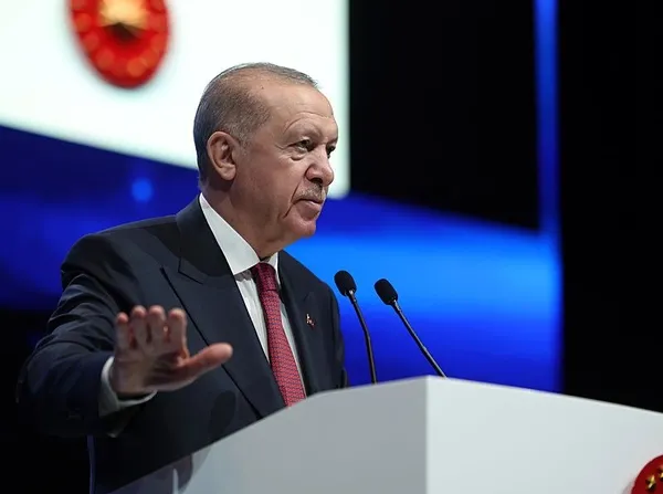 baskan-erdogan-2-istanbul-dogal-kaynaklar-zirvesinde-konustu-turkiye-enerjide-vazgecilmez-ulke-1779480900203.jpeg