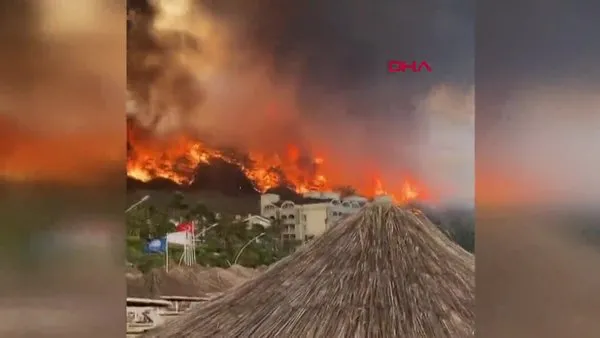 Muğla Marmaris'teki orman yangınından son dakika görüntüleri! Yerleşim yerine 100 metre yaklaşan alevler kamerada