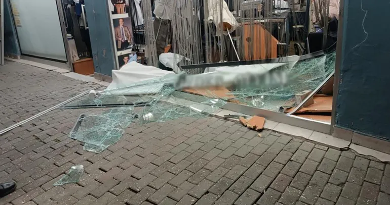 Bursa’da akılalmaz kaza! Direksiyon hakimiyetini kaybetti: Dükkana girdikten sonra firar etti