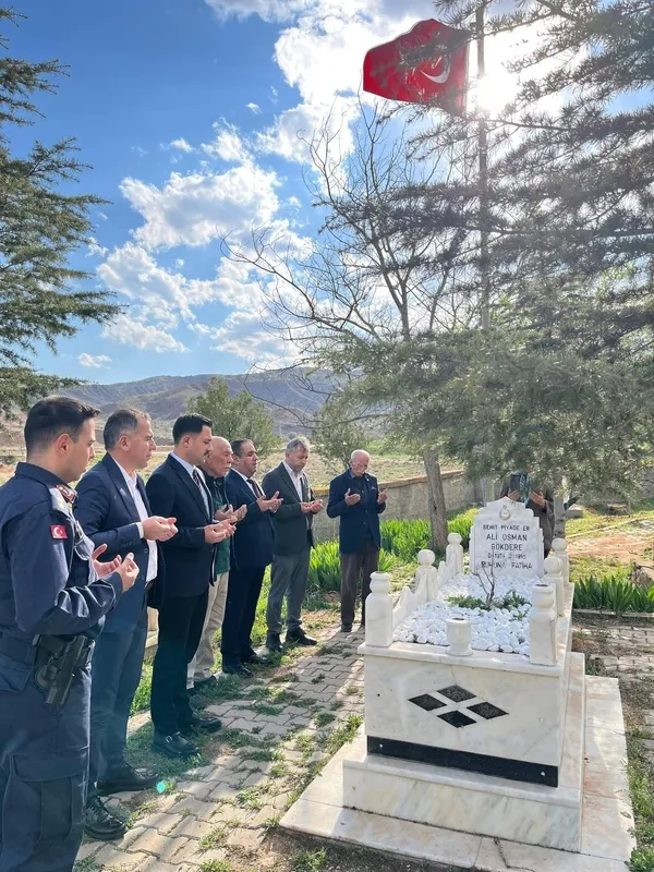 30-yildir-unutulmayan-sehit-ali-osman-gokdere-dualarla-anildi-1775655333997.jpg