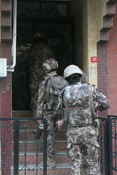 son-dakika-nurisler-cetesine-operasyon-4ilde-operasyon-cok-sayida-gozalti-1623389282193.jpg