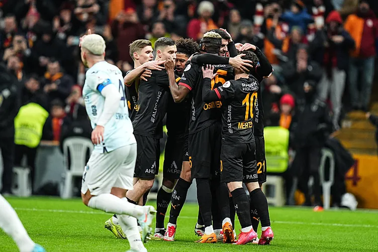 Son dakika haberi: Galatasaray - Adana Demirspor maçı yarıda kaldı! Oyuncular sahadan çekildi...