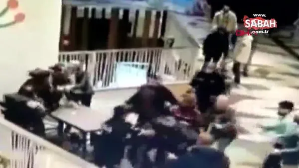 Bolu'da AVM'de ortalık karıştı! Masa ve sandalyelerin havada uçtuğu kavga kamerada | Video