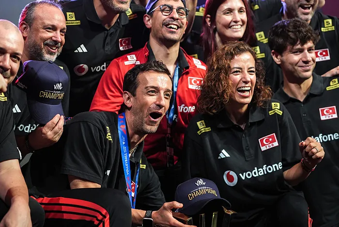 daniele-santarelliden-a-milli-kadin-voleybol-takiminda-3-sampiyonluk-1785102230116.jpeg