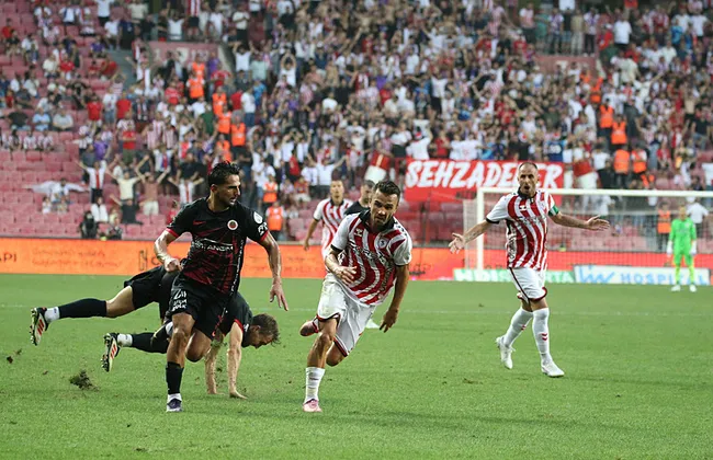 samsunspora-kazanarak-basladi-genclerbirligini-2-golle-gecti-1754763431511.jpg