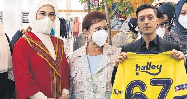 Mesut Özil'in formalarının geliri Filistinli çocuklara - Son Dakika Magazin Haberleri