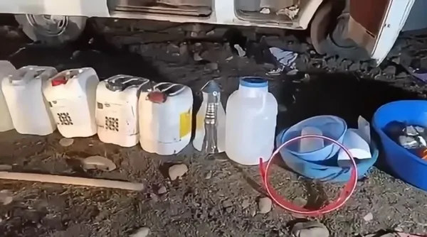 jandarmadan-uyusturucuya-agir-darbe-sirnakta-375-litre-sivi-metamfetamin-ele-gecirildi-1738300683580.jpg