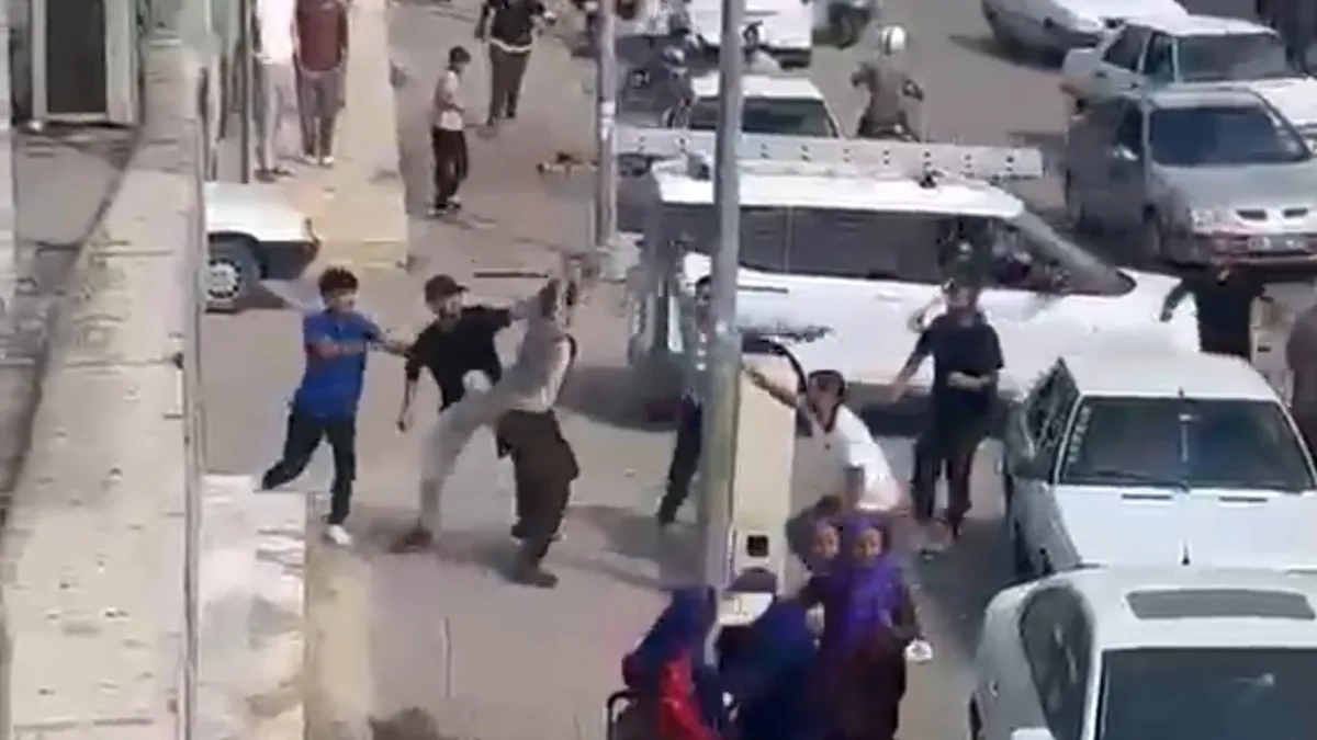 Şanlıurfa'da iki grup birbirine girdi: Arbede anı kamerada! 9 yaralı