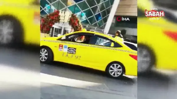 AVM önünde taksi sürücüleri ile değnekçinin para pazarlığı kamerada | Video