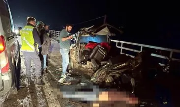 İzmir’de otomobil, köprü korkuluklarına çarptı; 2 ölü, 3 yaralı